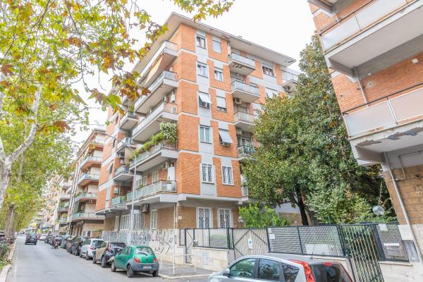 appartamento in vendita a Roma in zona Appio Claudio