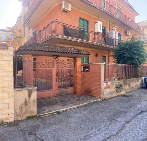 appartamento in vendita a Roma in zona Torre Angela