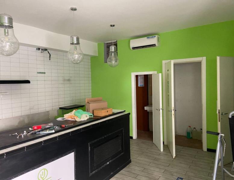 negozio in vendita a Roma in zona Esquilino