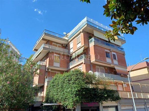 appartamento in vendita a Roma in zona Giuliano Dalmata