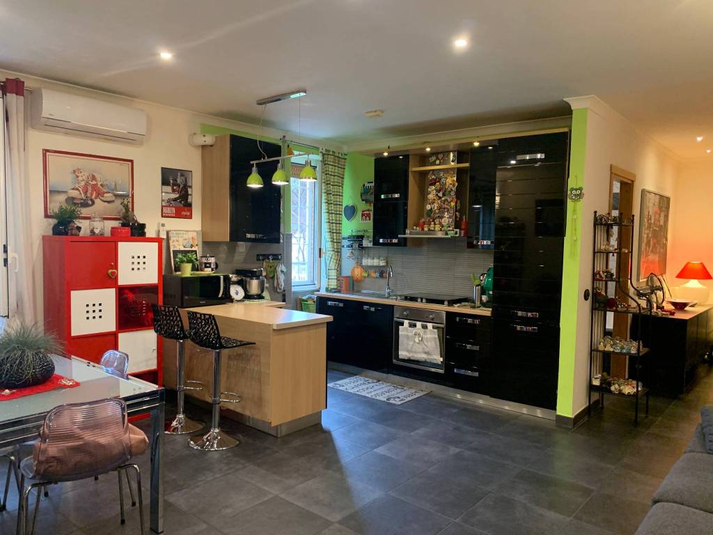 appartamento in vendita a Roma in zona Torre Angela