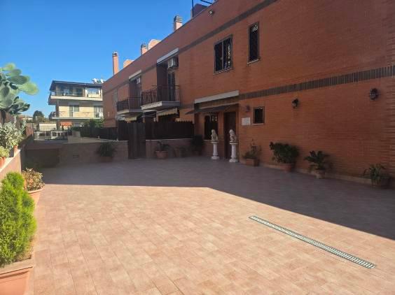 casa indipendente in vendita a Roma in zona Ottavia