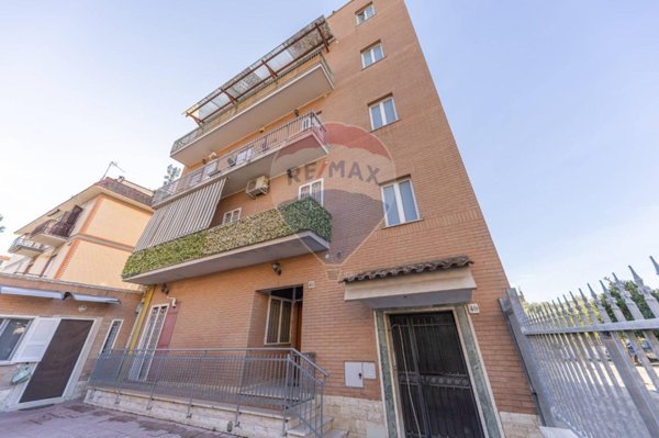 appartamento in vendita a Roma in zona Torre Maura