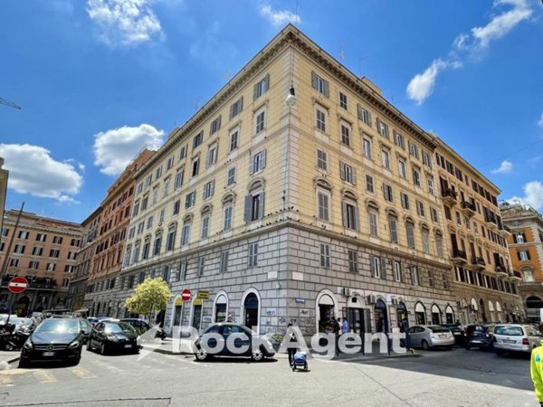 appartamento in vendita a Roma in zona Esquilino