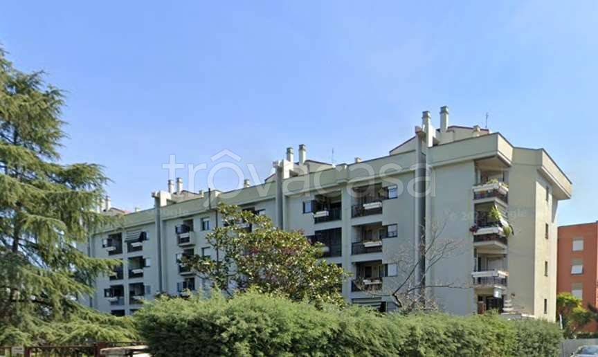 appartamento in vendita a Roma in zona Torre Angela