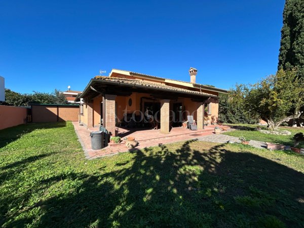 casa indipendente in vendita a Roma in zona Infernetto