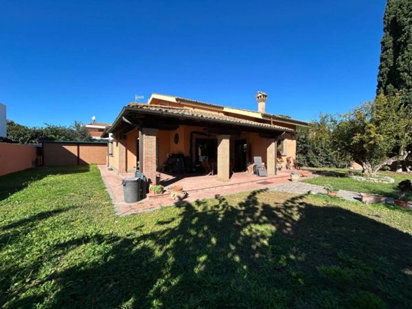 casa indipendente in vendita a Roma in zona Infernetto