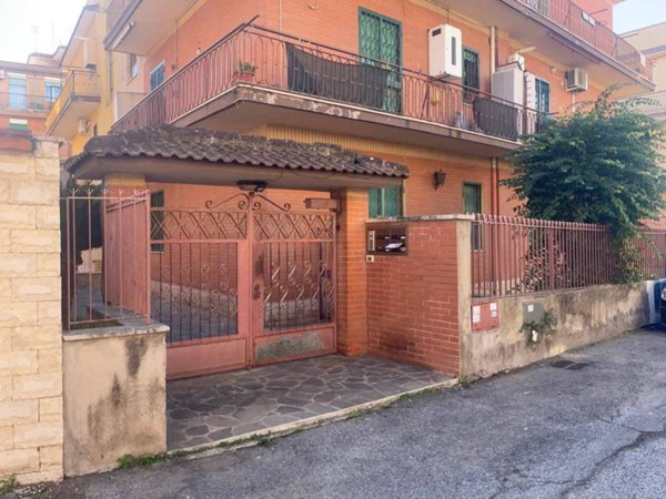 appartamento in vendita a Roma in zona Torre Angela