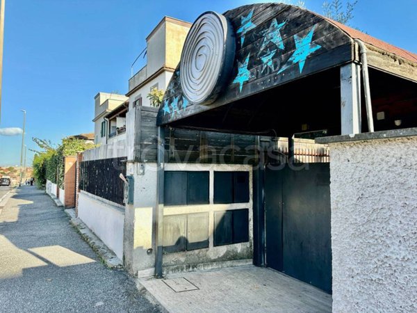 negozio in vendita a Roma in zona Acilia