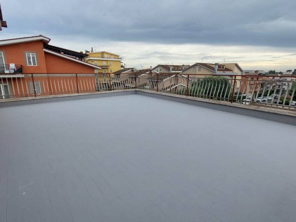 appartamento in vendita a Roma in zona Pantan Monastero