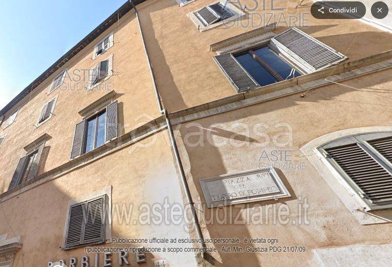 appartamento in vendita a Roma in zona Rione Regola