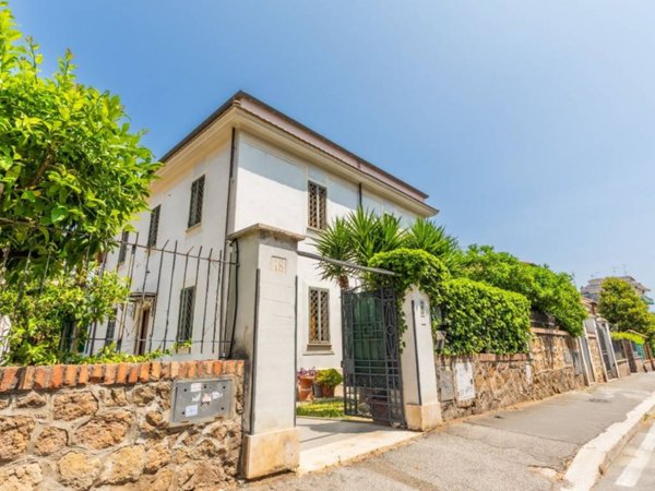 casa indipendente in vendita a Roma in zona Prenestino-Labicano
