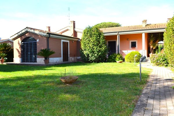 casa indipendente in vendita a Roma in zona EUR