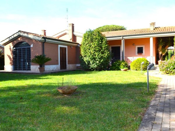 casa indipendente in vendita a Roma in zona EUR