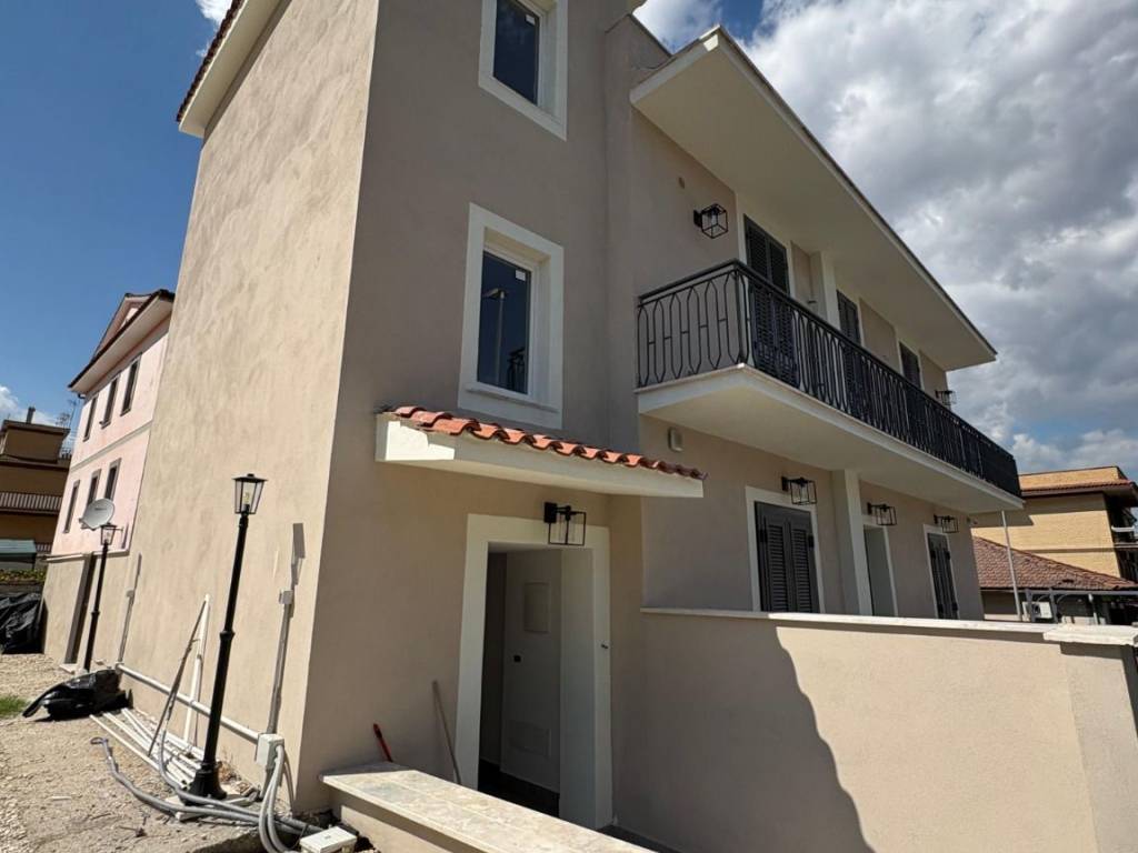 appartamento in vendita a Roma in zona Finocchio