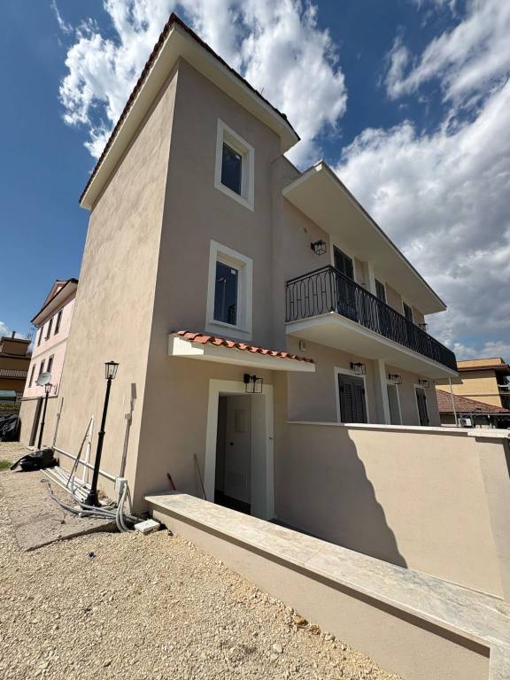 appartamento in vendita a Roma in zona Finocchio