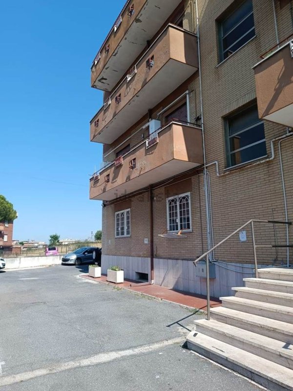 appartamento in vendita a Roma in zona Finocchio