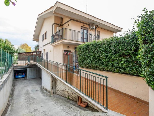 appartamento in vendita a Roma in zona Torre Angela