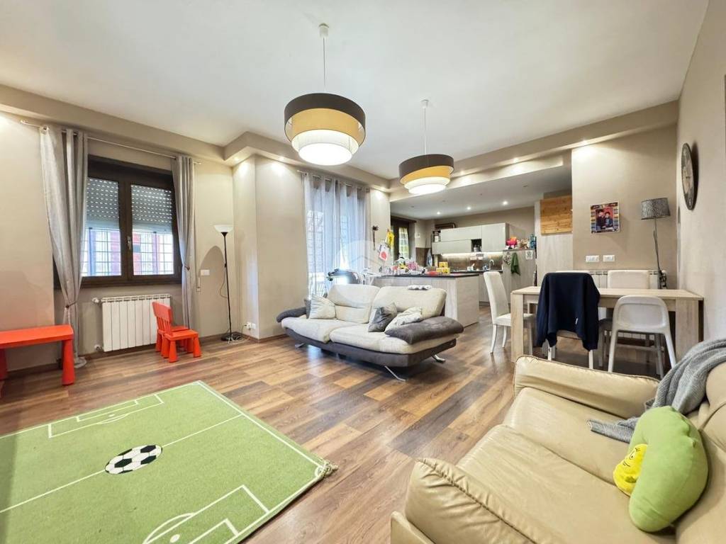 appartamento in vendita a Roma in zona Spinaceto