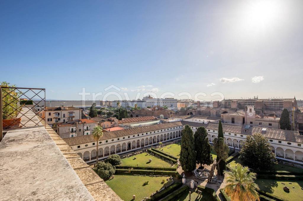 appartamento in vendita a Roma in zona Castro Pretorio