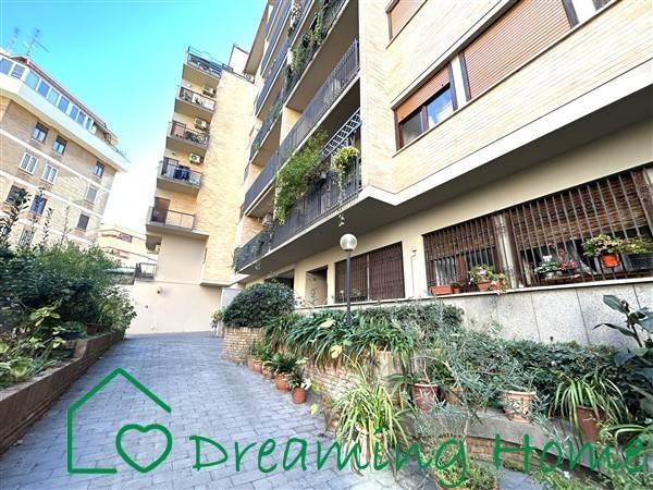 appartamento in vendita a Roma in zona Ardeatino