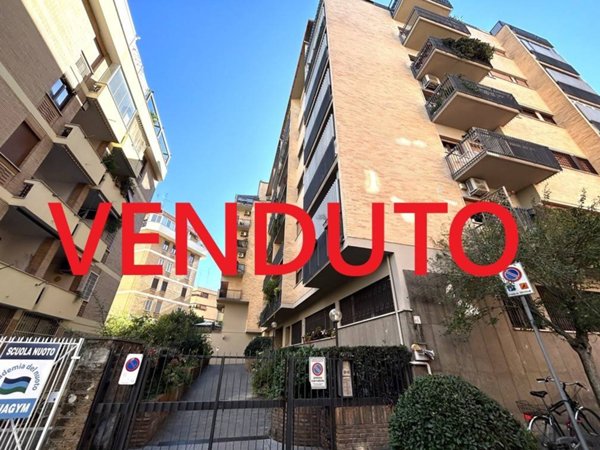 appartamento in vendita a Roma in zona Ardeatino