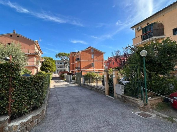 appartamento in vendita a Roma in zona Ardeatino