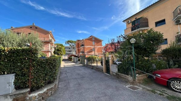 appartamento in vendita a Roma in zona Appio Pignatelli