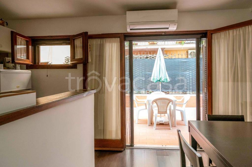 appartamento in vendita a Roma in zona Rione Monti/Campitelli