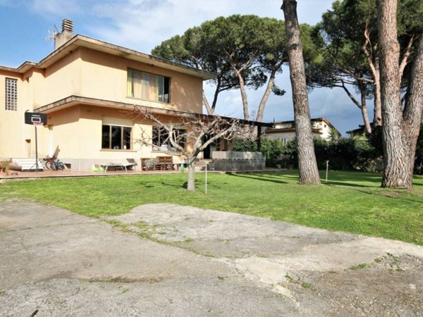 casa indipendente in vendita a Roma in zona Infernetto