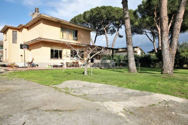 casa indipendente in vendita a Roma in zona Infernetto