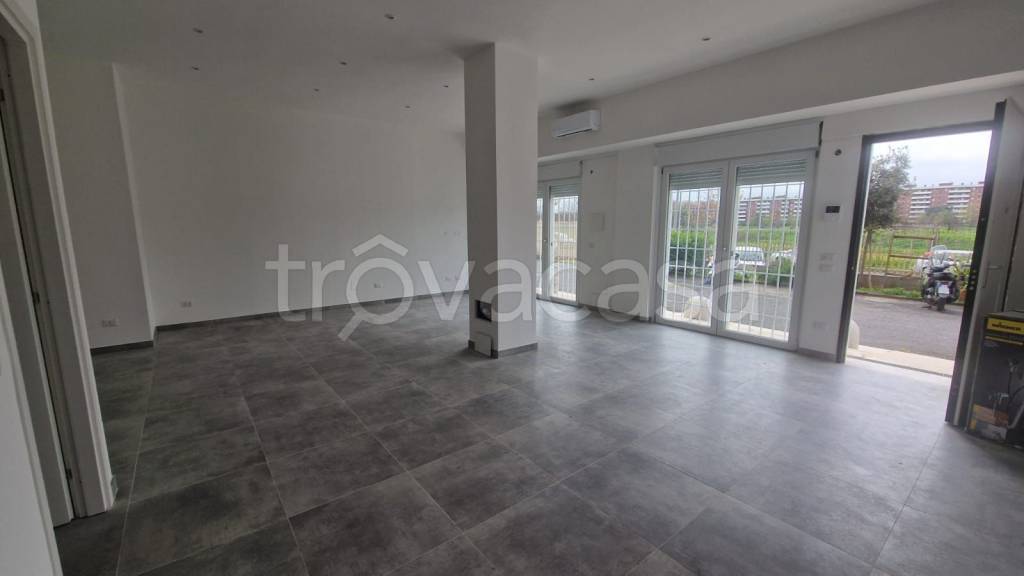 appartamento in vendita a Roma in zona Torre Spaccata