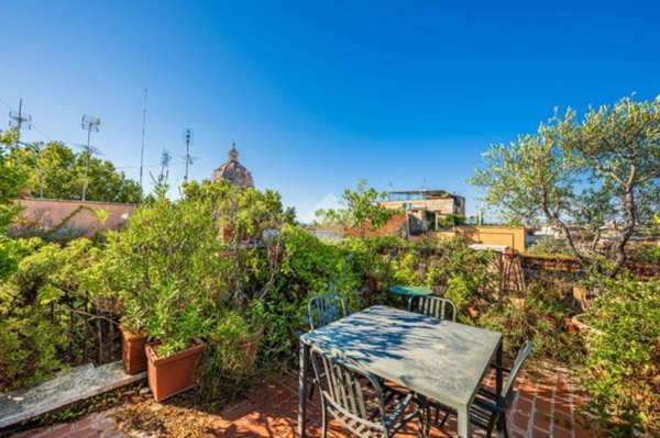 appartamento in vendita a Roma in zona Parione/Sant'Eustachio