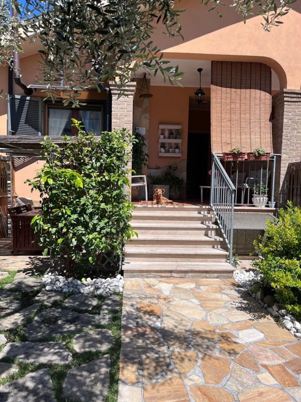 casa indipendente in vendita a Roma in zona Castelverde