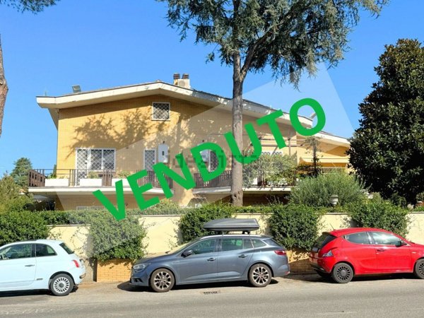 appartamento in vendita a Roma in zona Spinaceto