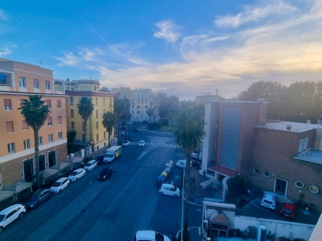 appartamento in vendita a Roma in zona Ostia