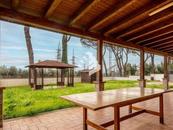 appartamento in vendita a Roma in zona Valle Muricana