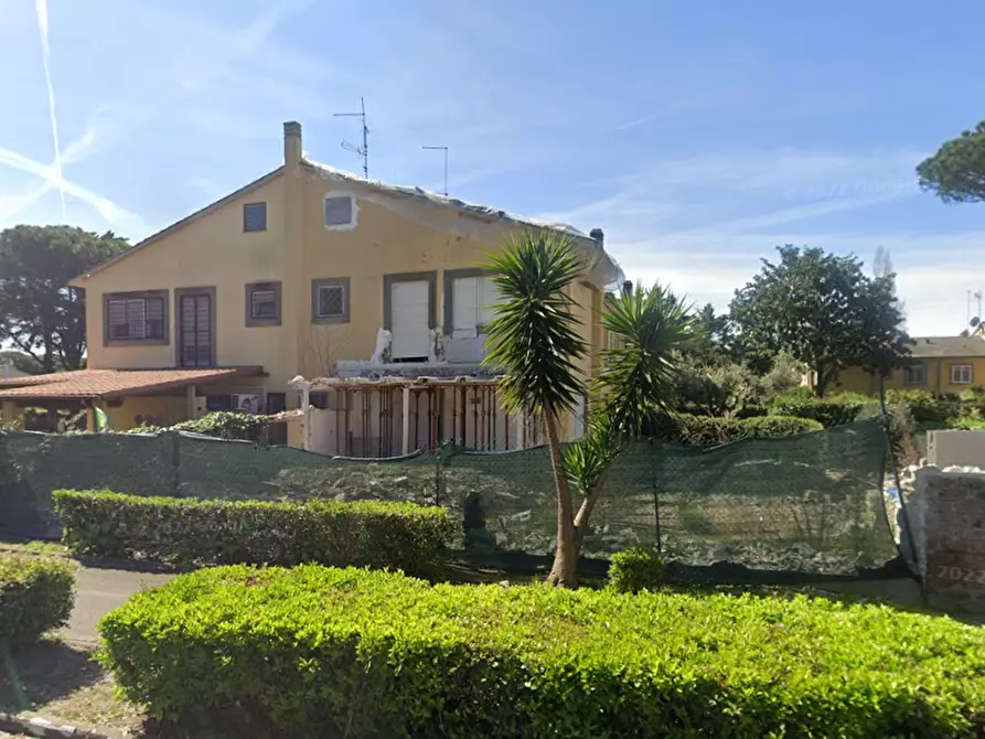 casa indipendente in vendita a Roma in zona Casal Palocco