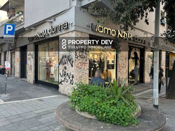 negozio in vendita a Roma in zona Appio Claudio