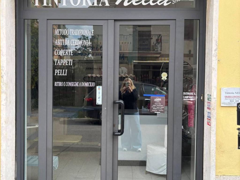 negozio in vendita a Roma in zona Tor Bella Monaca