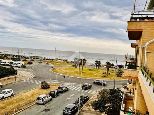 appartamento in vendita a Roma in zona Ostia
