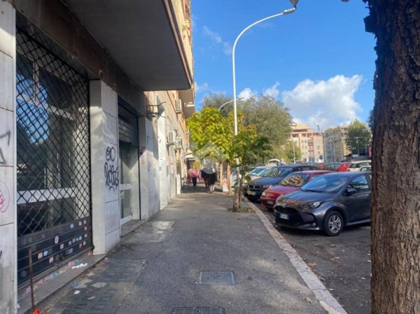 negozio in vendita a Roma in zona Prenestino-Labicano