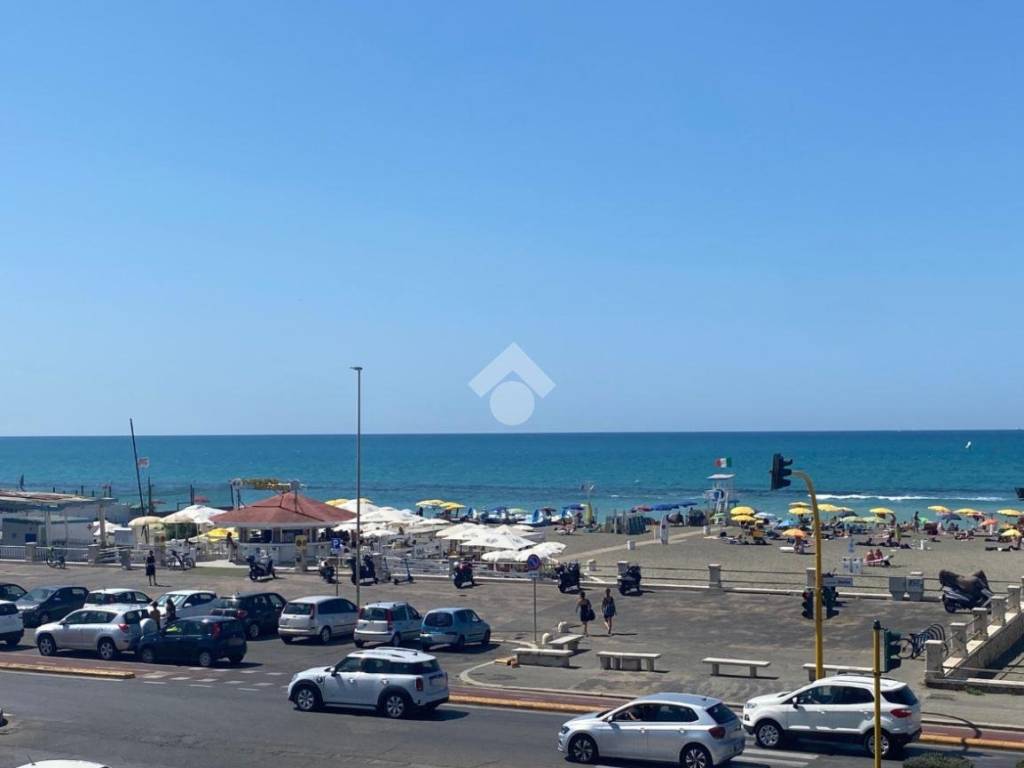 appartamento in vendita a Roma in zona Castel Fusano