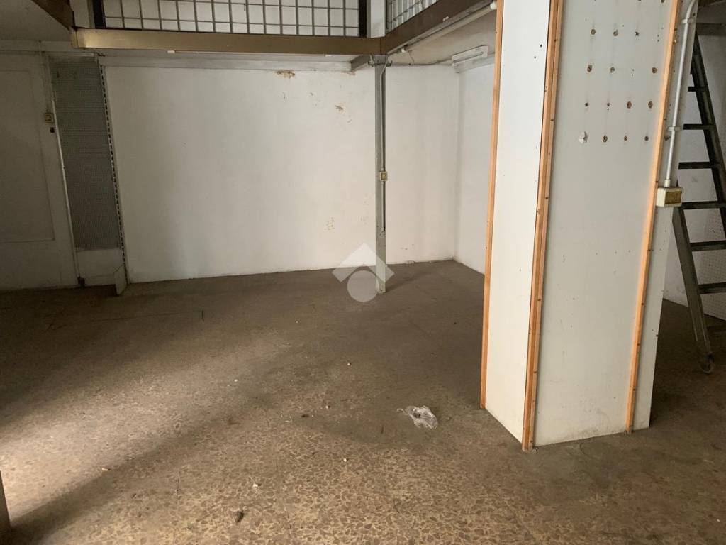 negozio in vendita a Roma in zona Collatino