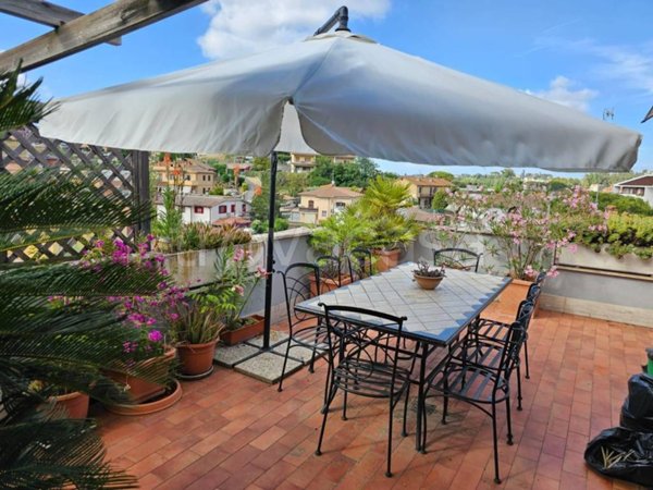 appartamento in vendita a Roma in zona Pantan Monastero