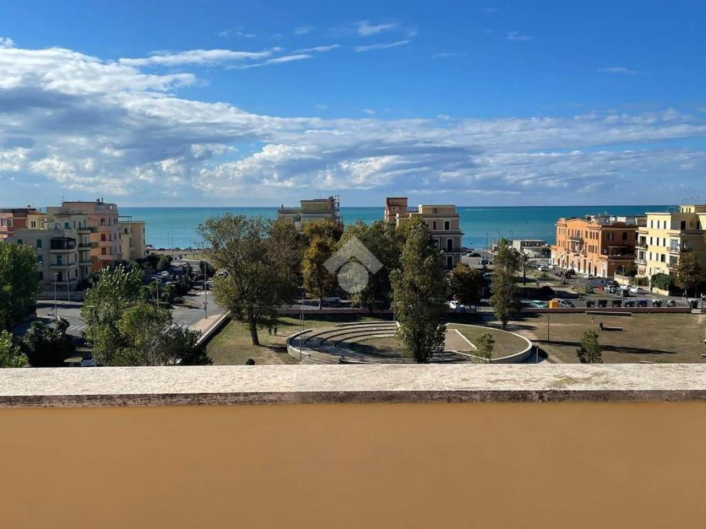 appartamento in vendita a Roma in zona Ostia