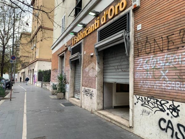 negozio in vendita a Roma in zona Tiburtino