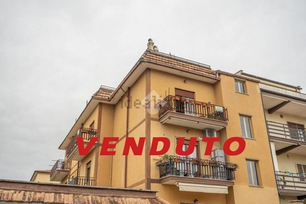 appartamento in vendita a Roma in zona Valle Muricana