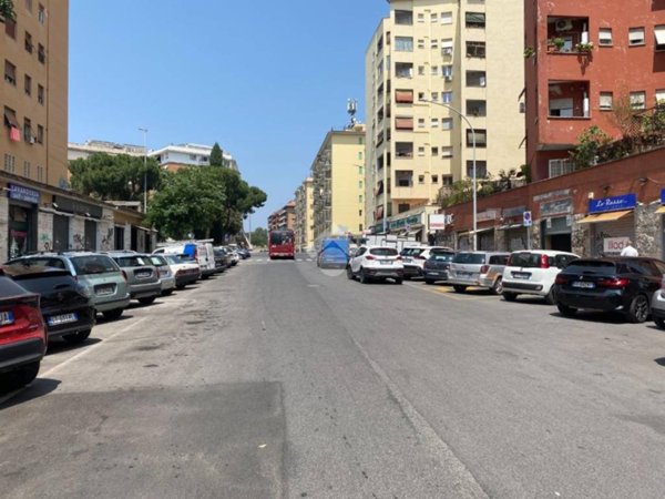 negozio in vendita a Roma in zona Don Bosco