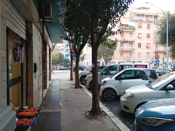 negozio in vendita a Roma in zona Ostiense